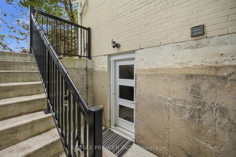 Photo 13 at 115 William Roe Boulevard, Central Newmarket, Newmarket