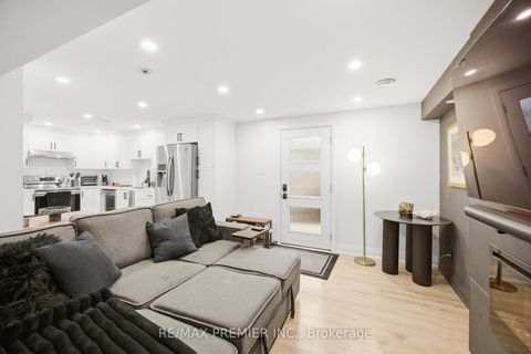 Photo 14 at 115 William Roe Boulevard, Central Newmarket, Newmarket
