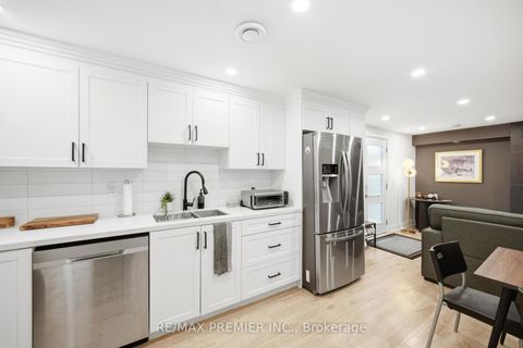 Photo 16 at 115 William Roe Boulevard, Central Newmarket, Newmarket