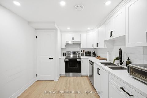 Photo 17 at 115 William Roe Boulevard, Central Newmarket, Newmarket