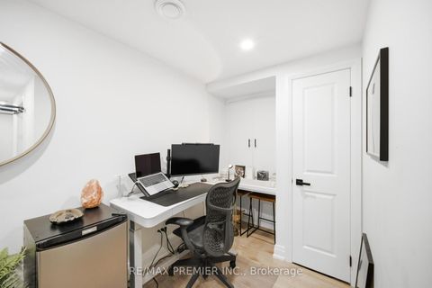 Photo 21 at 115 William Roe Boulevard, Central Newmarket, Newmarket