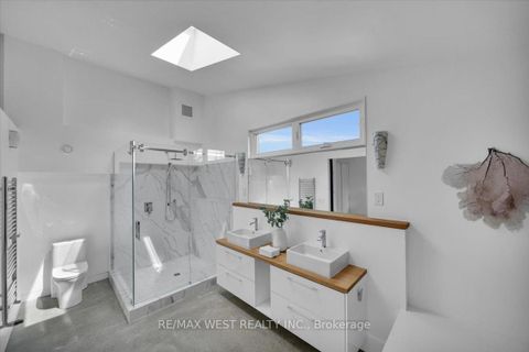 Photo 2 at 38 Smithfield Drive, Queensway, Toronto