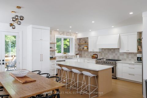 Photo 9 at 90 Great Oak Drive, Rosethorn, Toronto