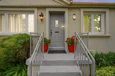Photo 3 at 26 Deevale Road, CFB, Toronto