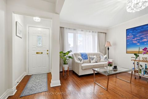 Photo 4 at 26 Deevale Road, CFB, Toronto