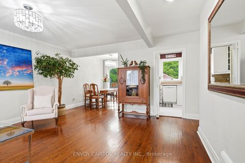 Photo 5 at 26 Deevale Road, CFB, Toronto