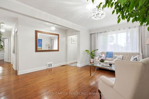Photo 7 at 26 Deevale Road, CFB, Toronto