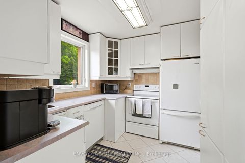 Photo 10 at 26 Deevale Road, CFB, Toronto