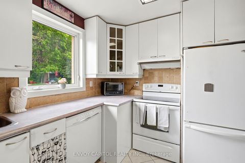 Photo 12 at 26 Deevale Road, CFB, Toronto