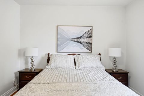 Photo 16 at 26 Deevale Road, CFB, Toronto