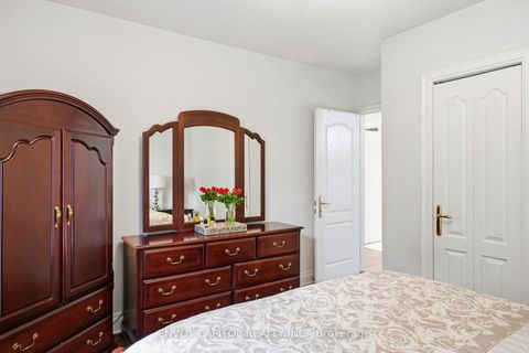 Photo 18 at 26 Deevale Road, CFB, Toronto