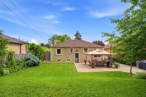 Photo 32 at 26 Deevale Road, CFB, Toronto