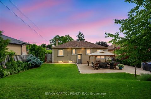 Photo 33 at 26 Deevale Road, CFB, Toronto