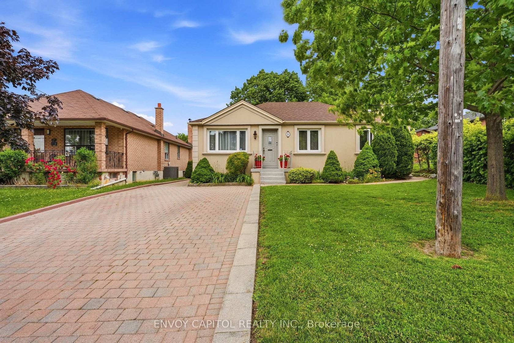 26 Deevale Road, CFB, Toronto 