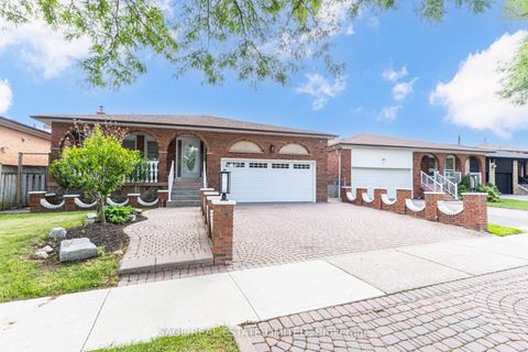 Photo 1 at 40 Beamsville Drive, L'Amoreaux, Toronto