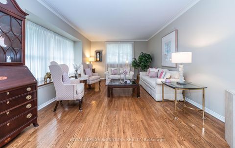 Photo 4 at 2 Gablehurst Crescent, Sullivan, Toronto