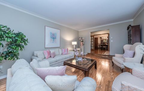 Photo 6 at 2 Gablehurst Crescent, Sullivan, Toronto