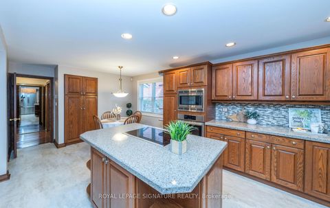 Photo 14 at 2 Gablehurst Crescent, Sullivan, Toronto