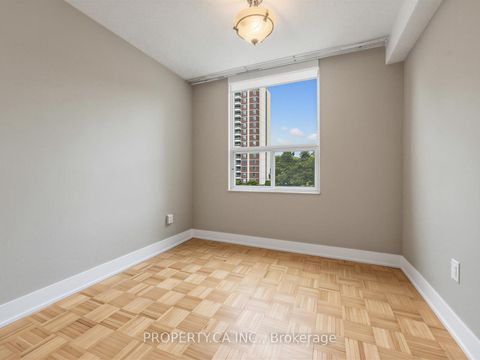 Photo 10 at 708 - 10 Edgecliff Golfway, Flemingdon Park, Toronto
