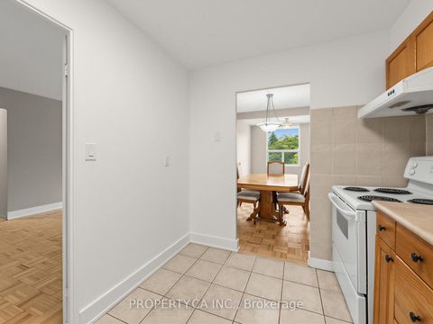 Photo 12 at 708 - 10 Edgecliff Golfway, Flemingdon Park, Toronto