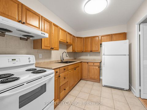 Photo 14 at 708 - 10 Edgecliff Golfway, Flemingdon Park, Toronto