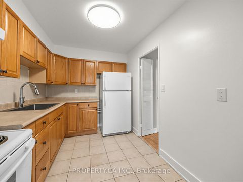 Photo 15 at 708 - 10 Edgecliff Golfway, Flemingdon Park, Toronto