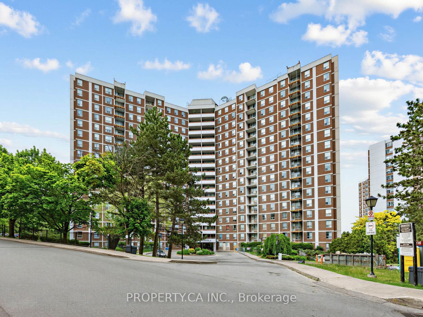 708 - 10 Edgecliff Golfway, Flemingdon Park, Toronto 