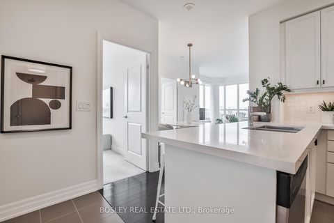 Photo 3 at 701 - 500 St Clair Avenue W, Forest Hill South, Toronto