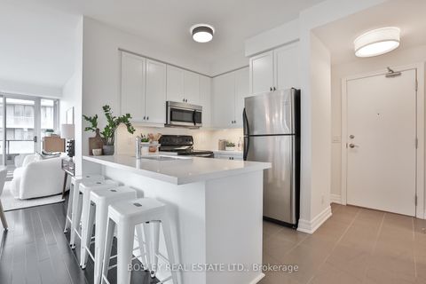 Photo 4 at 701 - 500 St Clair Avenue W, Forest Hill South, Toronto