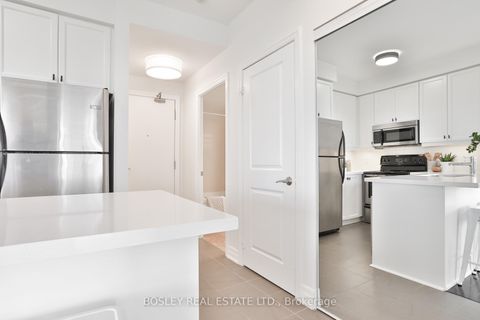 Photo 6 at 701 - 500 St Clair Avenue W, Forest Hill South, Toronto