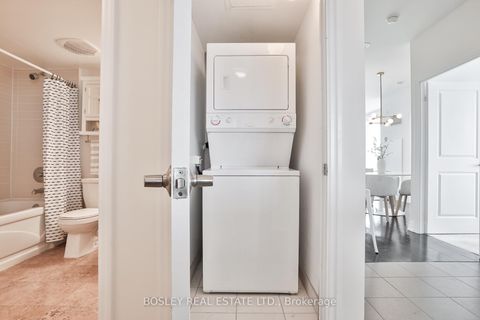 Photo 9 at 701 - 500 St Clair Avenue W, Forest Hill South, Toronto