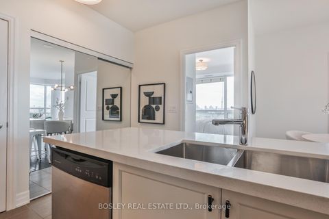 Photo 11 at 701 - 500 St Clair Avenue W, Forest Hill South, Toronto