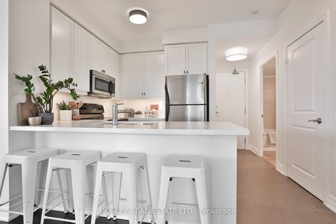 Photo 12 at 701 - 500 St Clair Avenue W, Forest Hill South, Toronto
