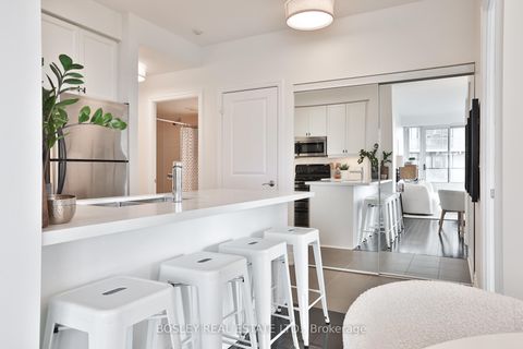 Photo 14 at 701 - 500 St Clair Avenue W, Forest Hill South, Toronto