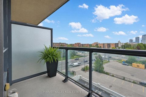 Photo 14 at 622 - 7608 Yonge Street, Yorkhill, Vaughan