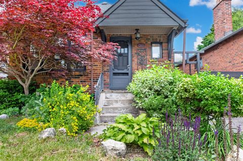 Photo 2 at 73 Dunington Drive, Cliffside, Toronto