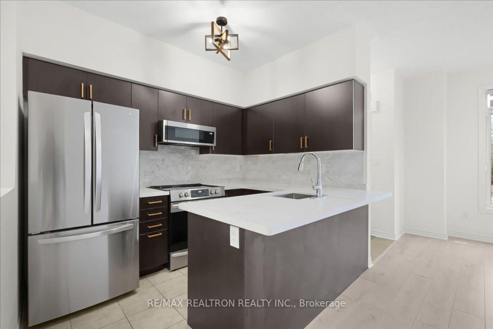 17 - 8 Eaton Park Lane, L'Amoreaux, Toronto 