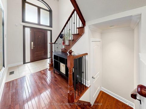 Photo 1 at 32 Beaverbrook Crescent, Rural Vaughan, Vaughan