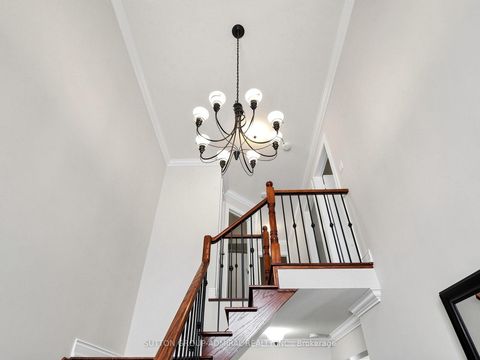Photo 2 at 32 Beaverbrook Crescent, Rural Vaughan, Vaughan