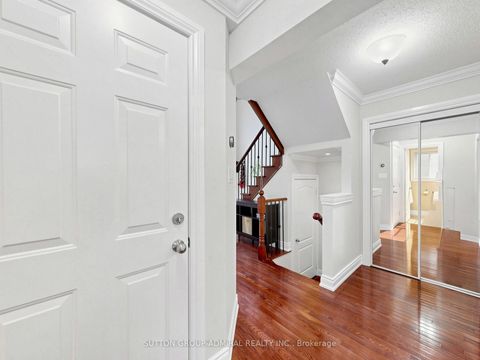 Photo 3 at 32 Beaverbrook Crescent, Rural Vaughan, Vaughan