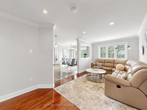 Photo 4 at 32 Beaverbrook Crescent, Rural Vaughan, Vaughan