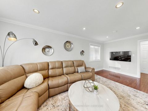 Photo 6 at 32 Beaverbrook Crescent, Rural Vaughan, Vaughan