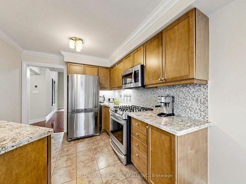 Photo 11 at 32 Beaverbrook Crescent, Rural Vaughan, Vaughan