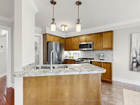 Photo 12 at 32 Beaverbrook Crescent, Rural Vaughan, Vaughan