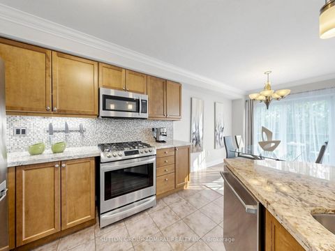 Photo 13 at 32 Beaverbrook Crescent, Rural Vaughan, Vaughan
