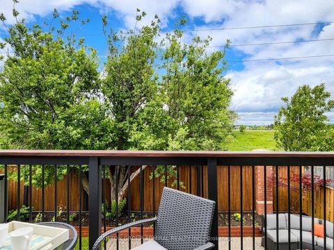 Photo 20 at 32 Beaverbrook Crescent, Rural Vaughan, Vaughan
