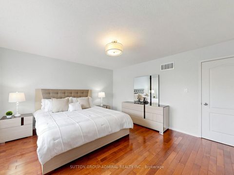 Photo 24 at 32 Beaverbrook Crescent, Rural Vaughan, Vaughan
