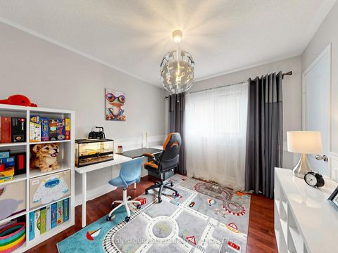 Photo 30 at 32 Beaverbrook Crescent, Rural Vaughan, Vaughan