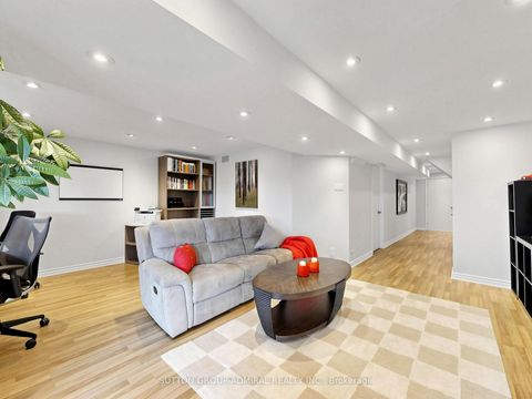 Photo 36 at 32 Beaverbrook Crescent, Rural Vaughan, Vaughan