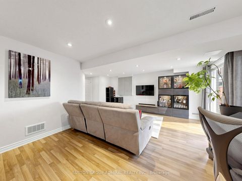 Photo 38 at 32 Beaverbrook Crescent, Rural Vaughan, Vaughan